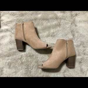 🔥🔥Old Navy Caramel Peep Toe Booties NWT Super cute!!!